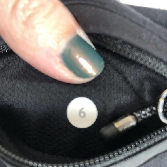 Lululemon Women's Cropped Black Leggings Waist and Back Zip Pockets Size 6 - Picture 8 of 12